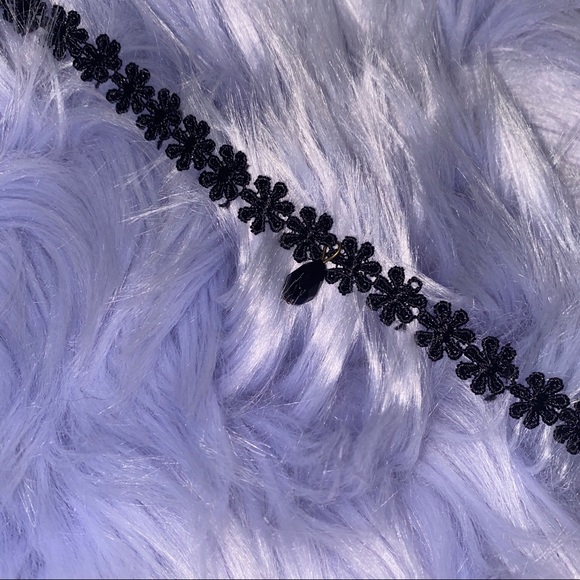 Vintage Black Floral Choker - Picture 2 of 4